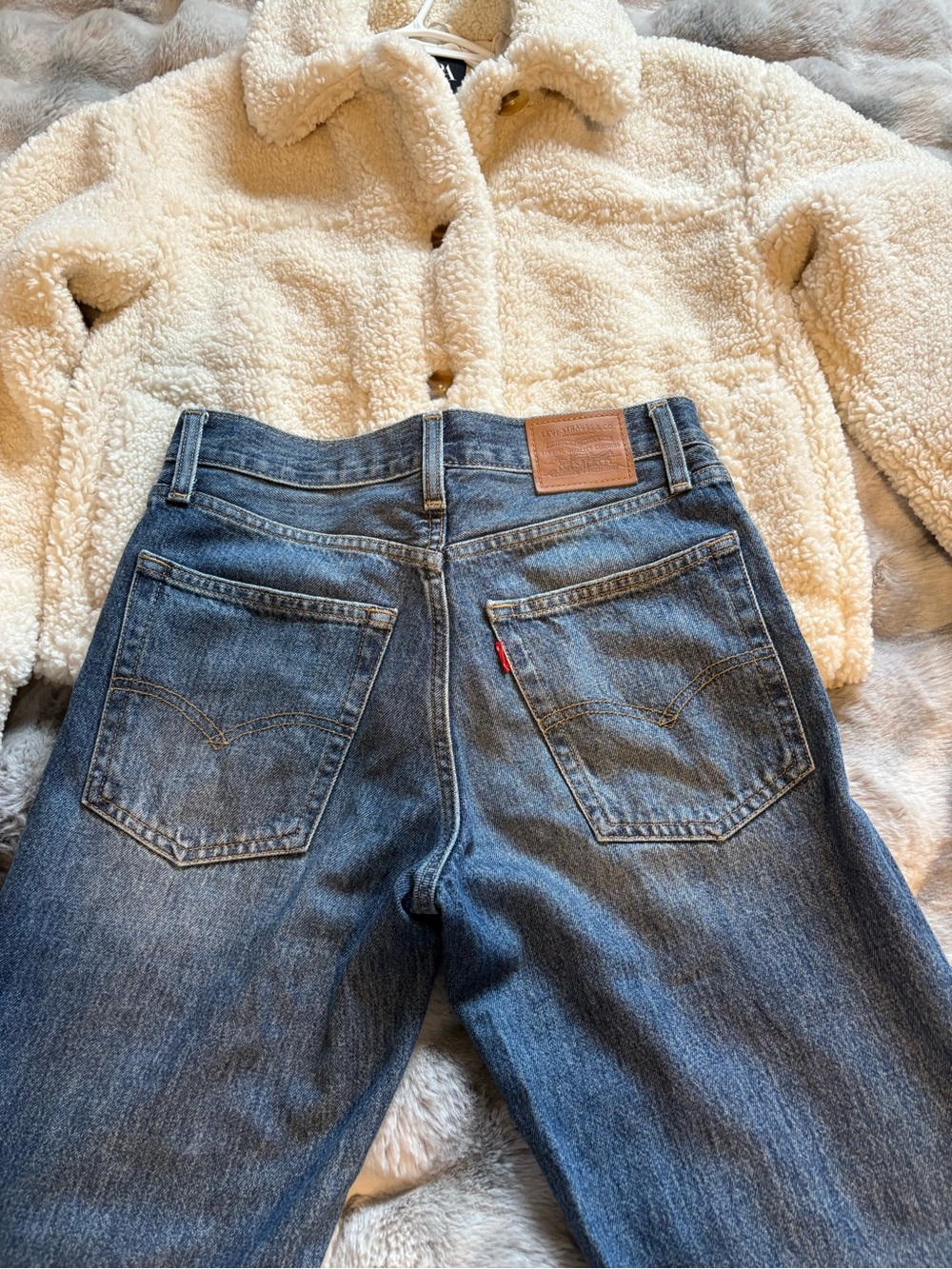Levi's Relaxed Wide Leg Jeans in Classic Blue Denim - Picture 9 of 12
